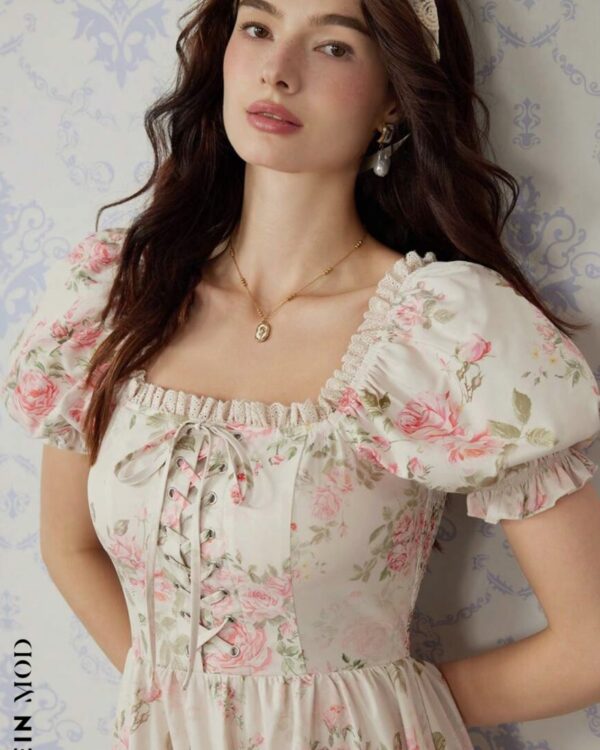 Ελβετική φορεσιά με στάμπα και βολάν