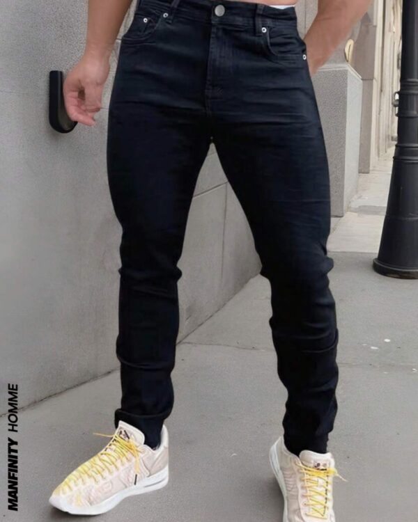 Μαύρο Τζιν εφαρμοστό σε μοντέρνα γραμμή