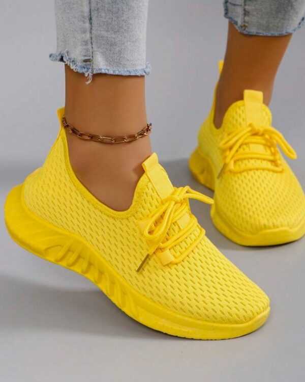 Κίτρινα αθλητικά παπούτσια