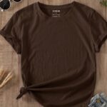 Καφέ T-shirt διπλωμένο